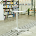 Intelligent soulevant une table de jambe